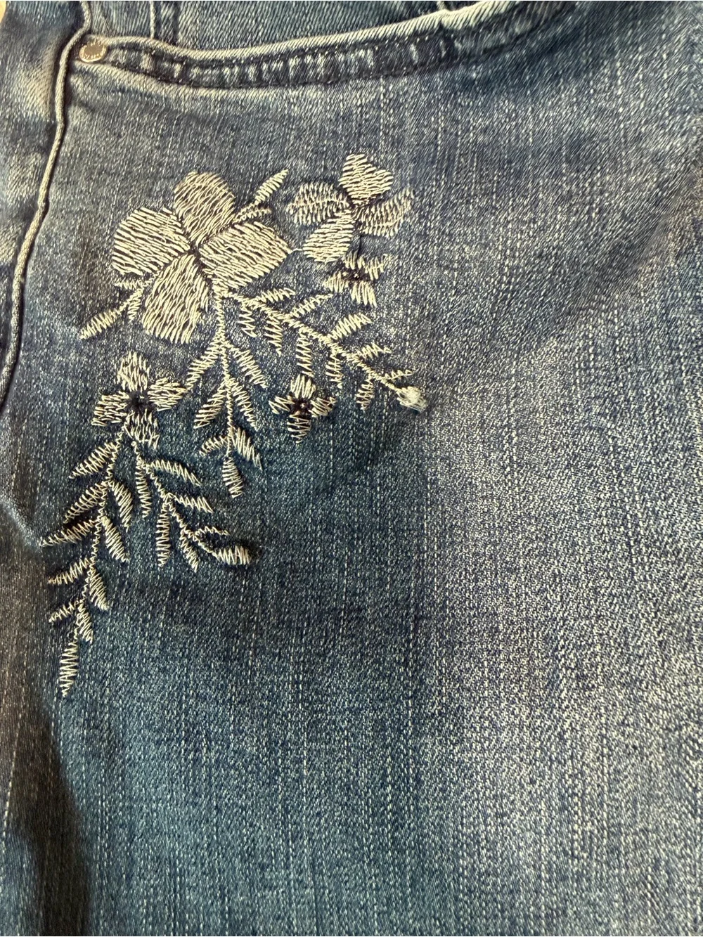 Lee Straight-Leg Embroidered Denim Cropped Jeans